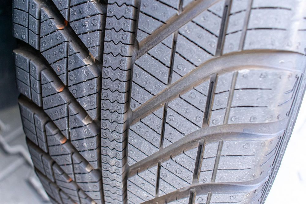 Dekkhotell i Ålesund: trygg og smart lagring av dekkene dine